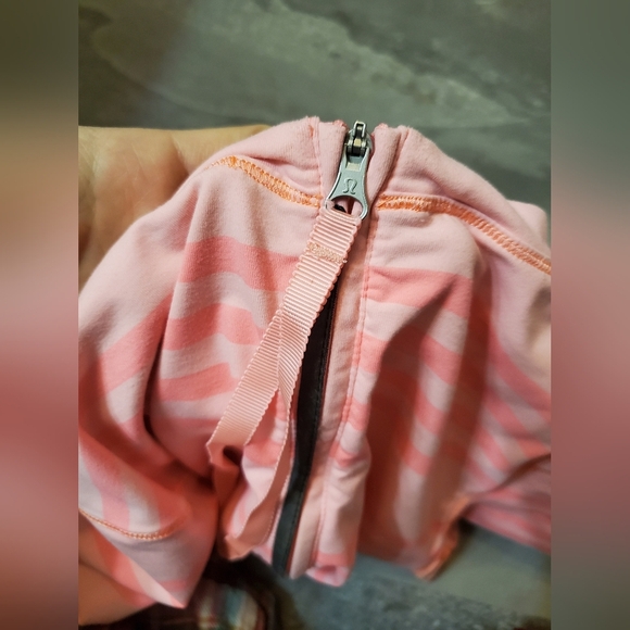 Lululemon Run: Warm Up Crew. Orange and pink. Stripes. Size 6. - Picture 14 of 14